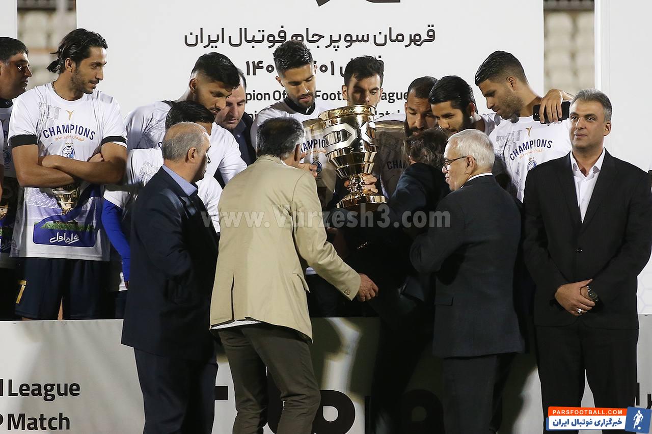 روش عجیب بالا رفتن ریکاردو ساپینتو روی سکوی قهرمانی استقلال