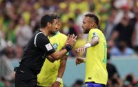 سربلندی علیرضا فغانی و تیم داوری ایرانی او در قضاوت بازی برزیل و صربستان