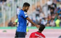 زبیر نیک‌ نفس هافبک استقلال مصدوم شد