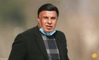 حضور پرویز مظلومی در ورزشگاه باهنر کرمان برای تماشای سوپرجام