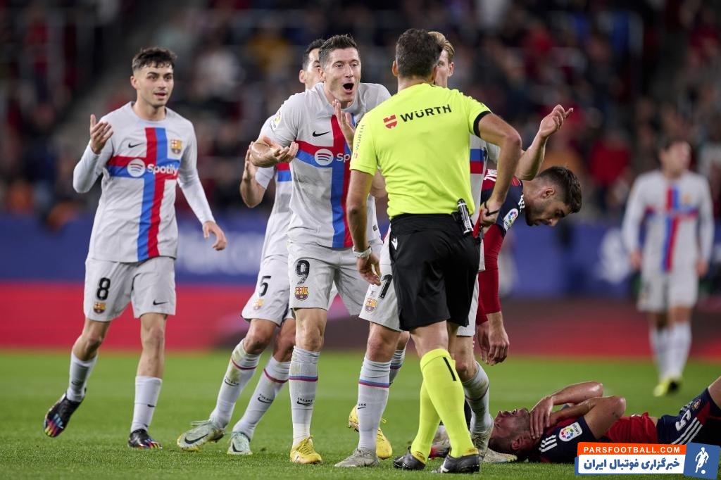 شادی بازیکنان بارسلونا درون رختکن پس از پیروزی برابر اوساسونا با 10 بازیکن