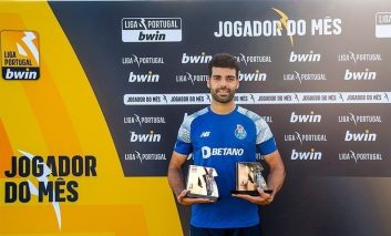 مهدی طارمی مهاجم فوتبال پورتو دو جایزه از سازمان لیگ پرتغال را از آن خود کرد