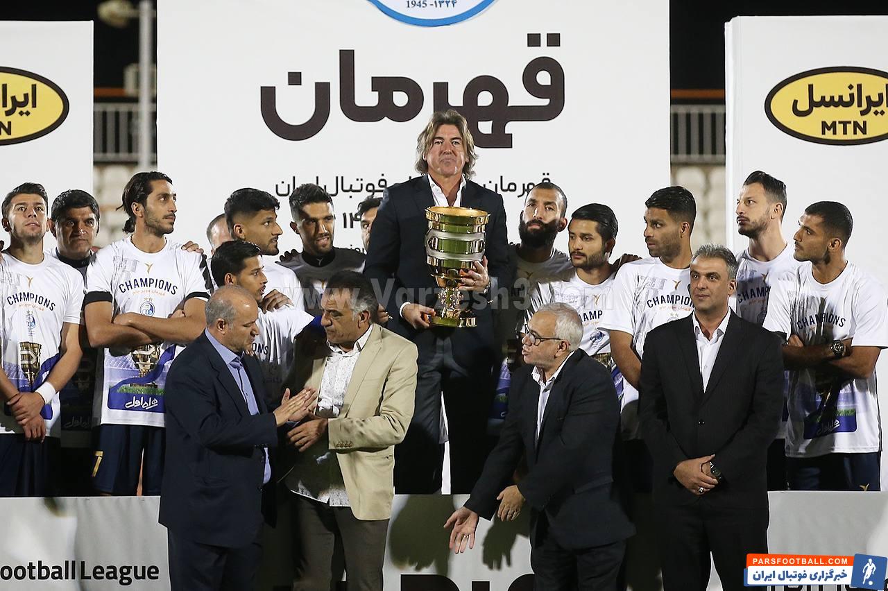 روش عجیب بالا رفتن ریکاردو ساپینتو روی سکوی قهرمانی استقلال