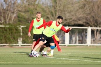 استقلال قید بمب نقل و انتقالاتی را زد ؛ علی کریمی آبی پوش نمی شود