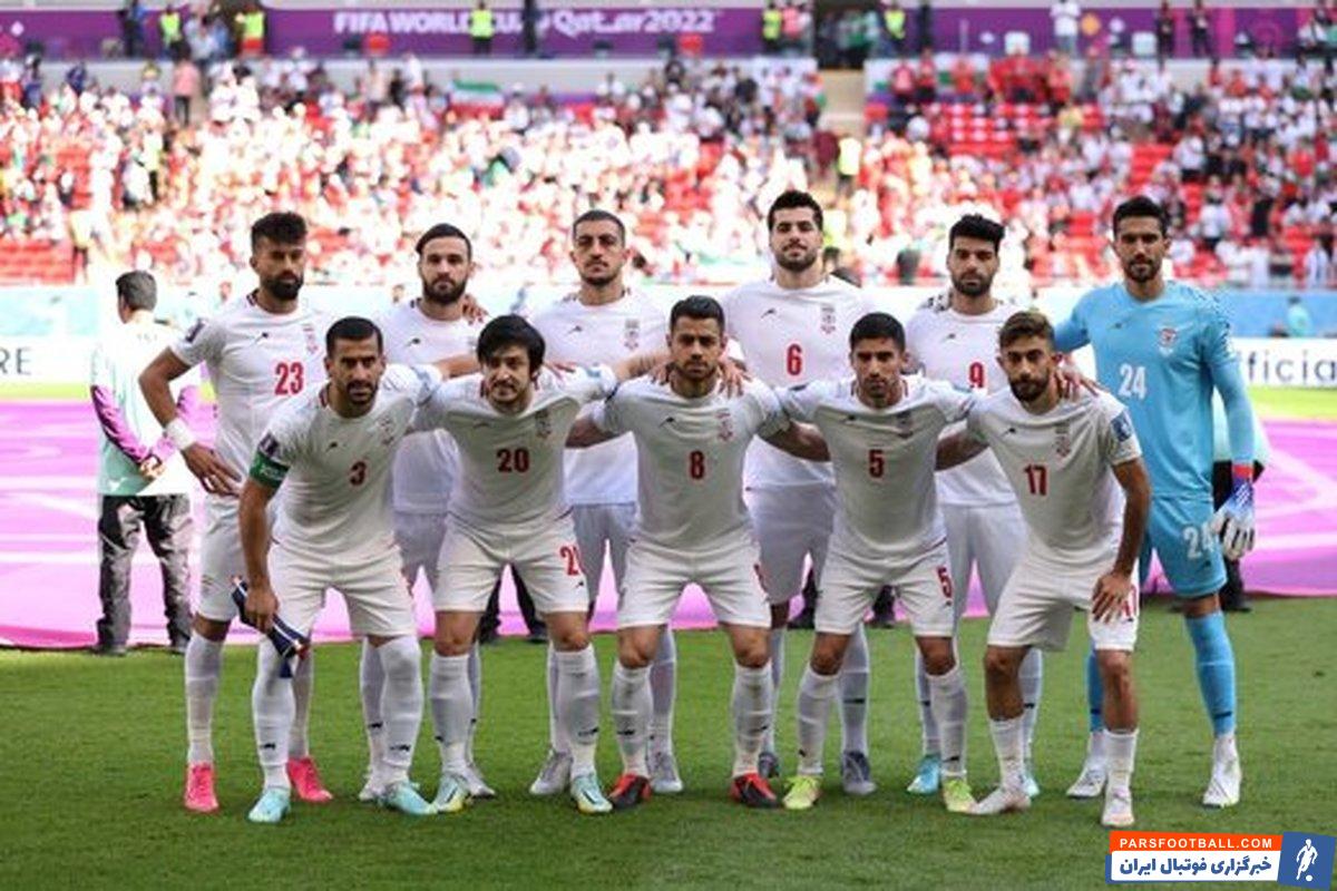 آغوش صمیمانه سردار آزمون با مهدی طارمی پس از پیروزی تیم ملی مقابل ولز