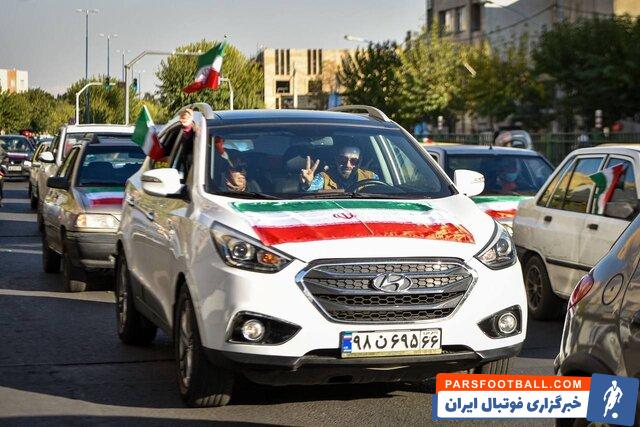 بدرقه خودرویی بازیکنان تیم ملی و کارلوس کی روش توسط هواداران تهرانی