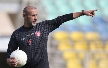 یحیی گل محمدی در انتظار منفی شدن تست کرونا ؛ استراحت سرمربی پرسپولیس منتفی شد ؟