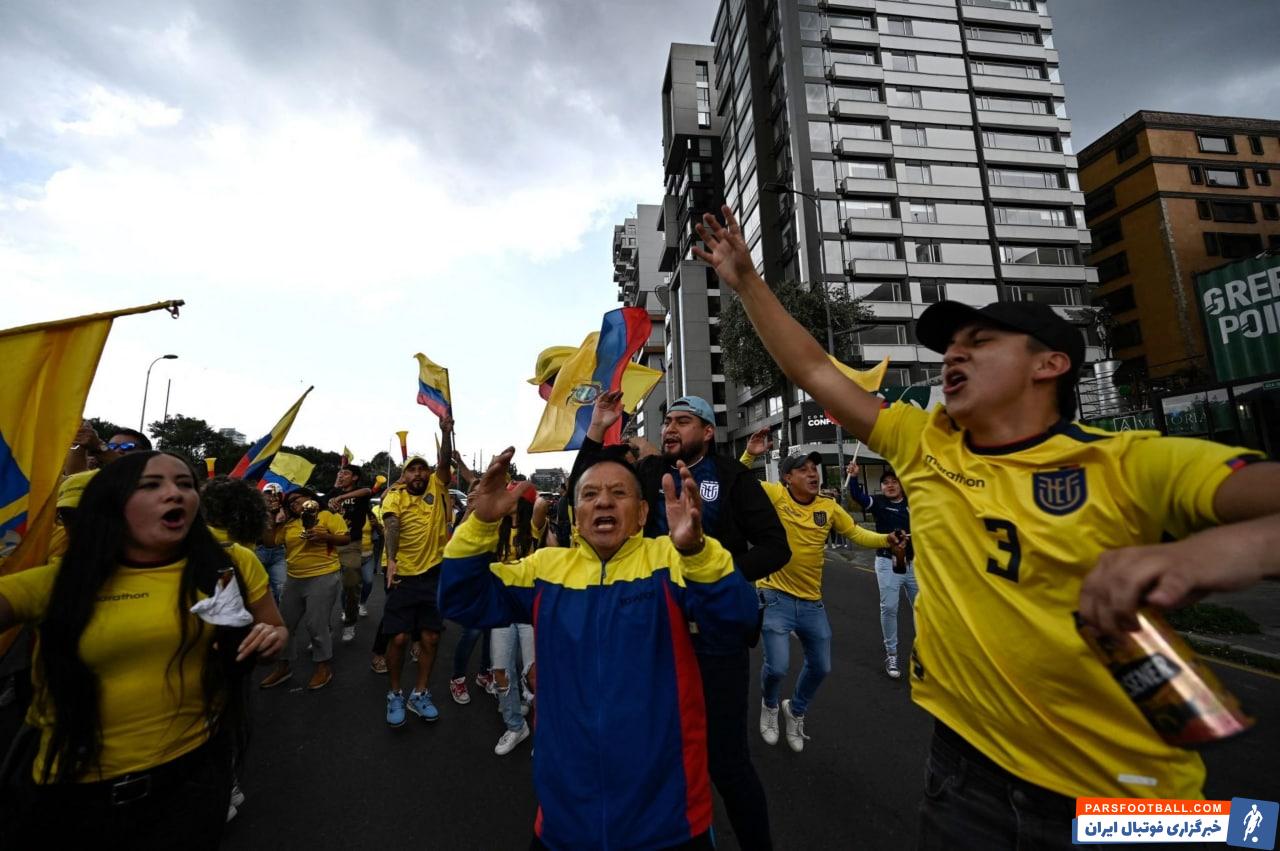 جشن و شادمانی هواداران تیم ملی اکوادور در خیابان ها پس از غلبه بر قطر