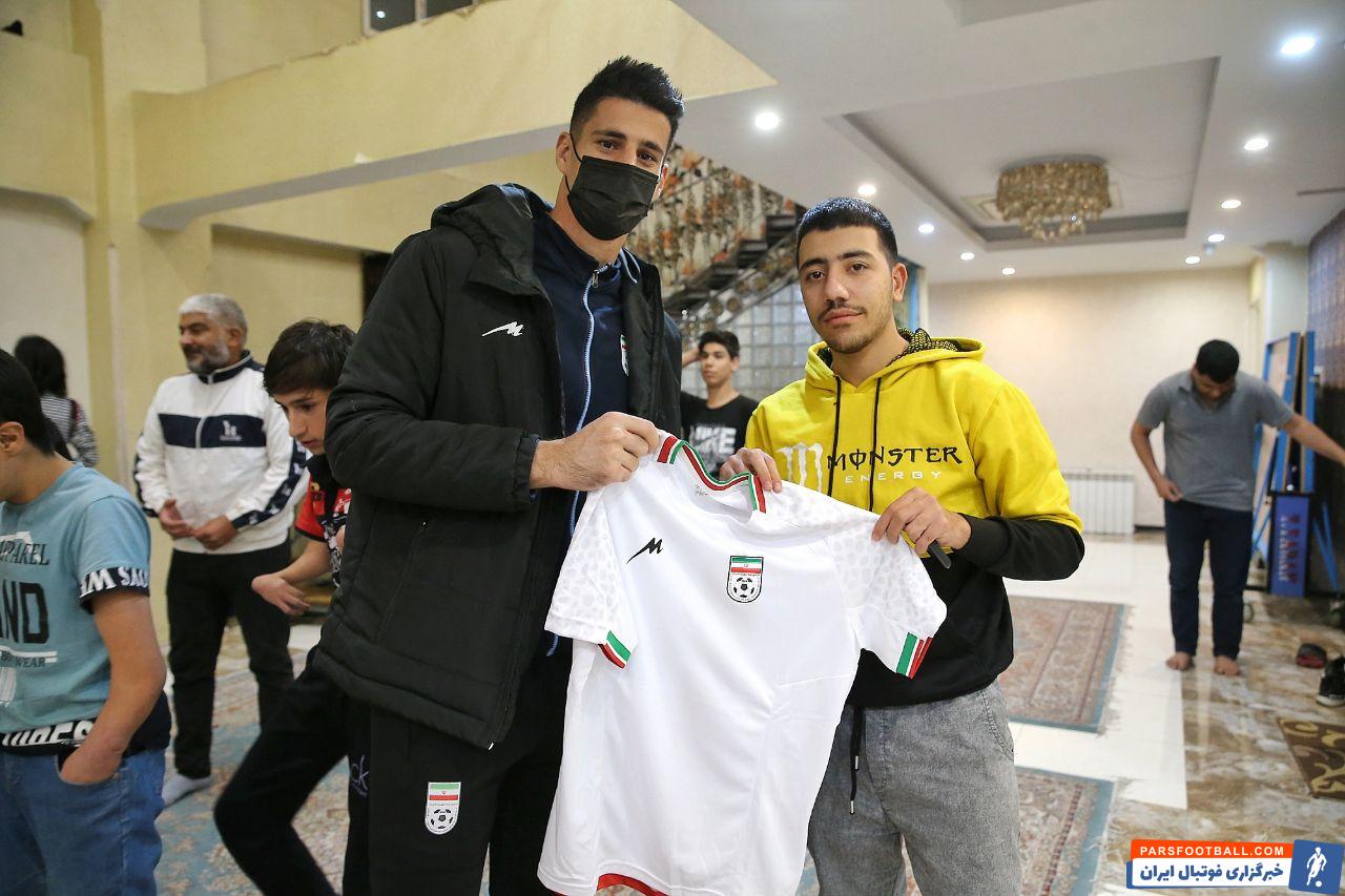 لباس تیم ملی در جام جهانی بر تن کودکان خیریه بهشت امام رضا