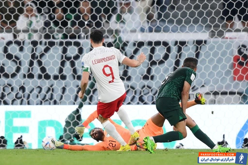 احساساتی شدن روبرت لواندوفسکی پس از اولین گلش در جام جهانی برای لهستان