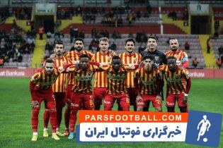 علی کریمی هافبک کایسری اسپور در شب برتری این تیم مقابل سیواس اسپور به میدان رفت