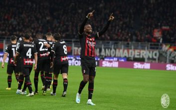 پیروزی عجیب میلان در سن سیرو با گل به خودی لحظه پایانی بازیکنان فیورنتینا