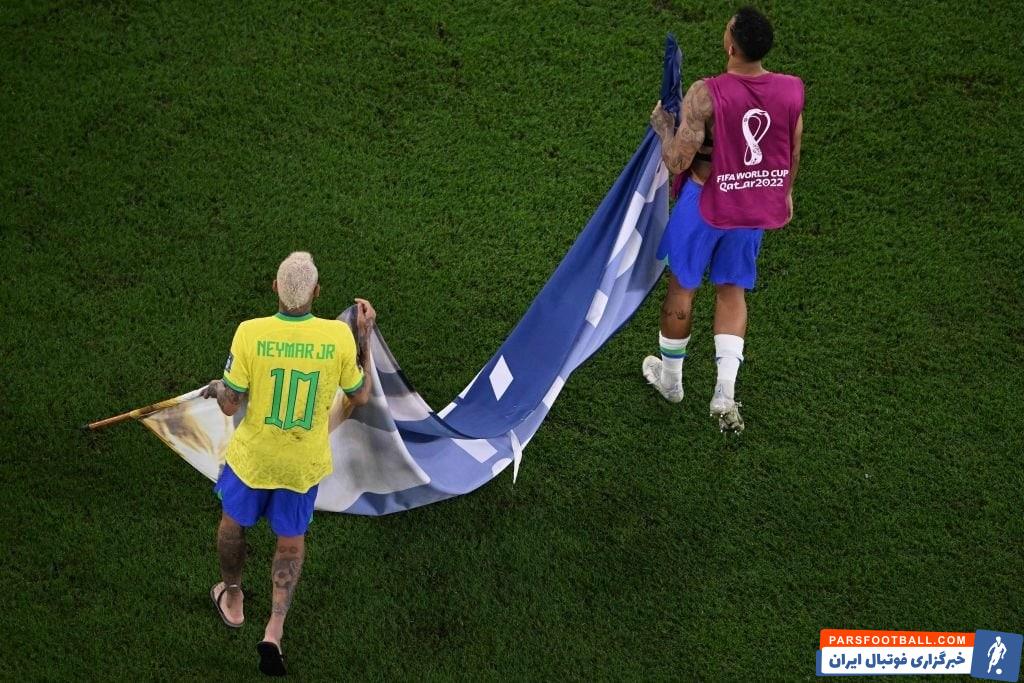 برزیل ؛ بنر حمایتی بازیکنان برزیل از پله