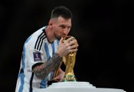 مطالبه مردم آرژانتین از فرانس فوتبال برای اهدای جایزه توپ طلای ویژه به لیونل مسی