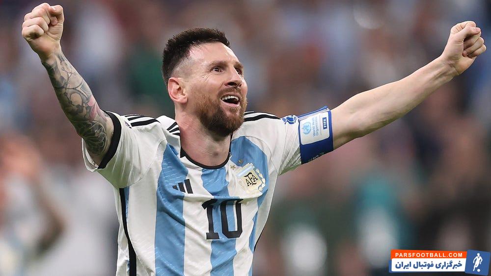 خراب کردن نقاشی لیونل مسی با جام قهرمانی جهان در بارسلونا