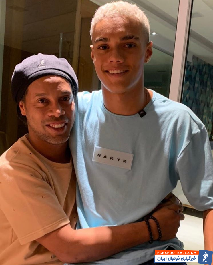 رونالدینیو ؛ امضای قرارداد ژائو دی موریرا با بارسلونا 