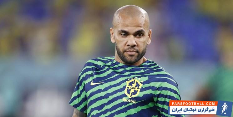 آلوز ؛ دنی آلوز با زندانیان رابطه خوبی دارد