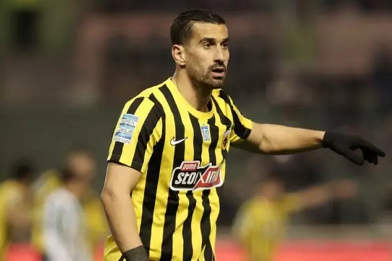 احسان حاج صفی عملکرد درخشانی مقابل آریس داشت