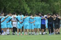 بنر اعتراض آمیز هواداران استقلال پس از شکست برابر تراکتور در محل تمرین امروز