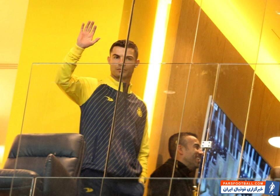 رونالدو شاهد برد النصر در دیدار برابر الطایی 