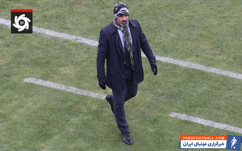 پوشش جالب پاکو خمس در سرمای تبریز در خلال دیدار تراکتور - استقلال