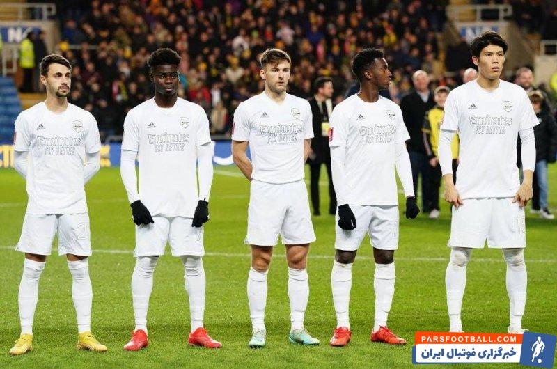 کیت عجیب سفید رنگ آرسنال در دیدار دیشب برابر آکیفورد یونایتد در جام حذفی انگلیس