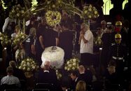 مائورو سیلوا تنها فوتبالیست سرشناس سابق برزیل در مراسم تشییع پله