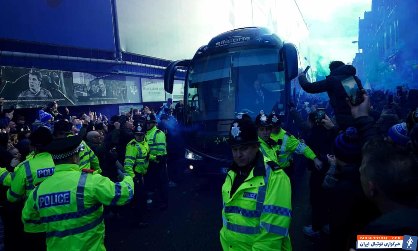 تکذیب شایعه خطر جانی برای فرهاد مشیری پس از اعتراضات هواداران اورتون