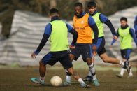 برگزاری تمرینات سالنی برای استقلال برای مصاف با تراکتور پس از بارش برف