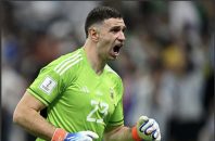 شیطنت عجیب امیلیانو مارتینز در خلال ضربات پنالتی فینال جام جهانی 2022