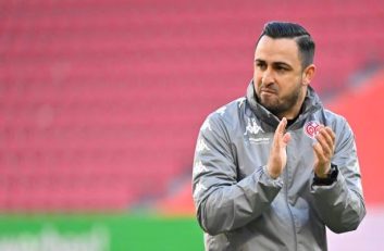 آزمون در آغوش بابک کیهان‌فر دسیار سرمربی مایتنس