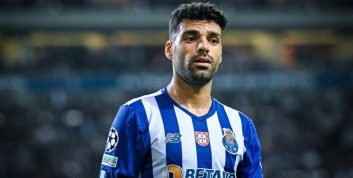 طارمی و اهدای پیراهنش برای حراج و کمک به فلیپه فریرا