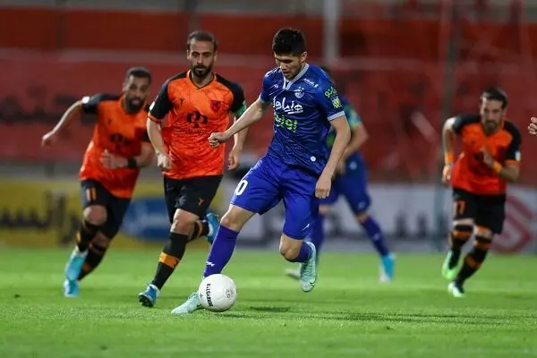 عزیزبک آمانوف قرارداد خود را با استقلال فسخ کرد