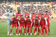 سعید صادقی بازیکن تیم فوتبال پرسپولیس در جریان بازی با هوادار مصدوم شد