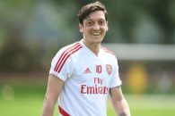 ترکیه ؛ مسوت اوزیل در حال جمع آوری کمک برای زلزله زدگان ترکیه