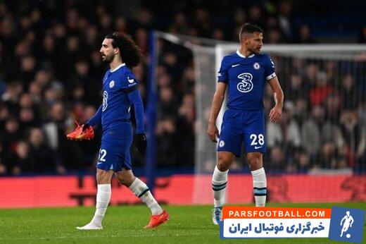 چلسی ؛ حضور دسته ای کبوتران در زمین بازی دیدار وست هم- چلسی