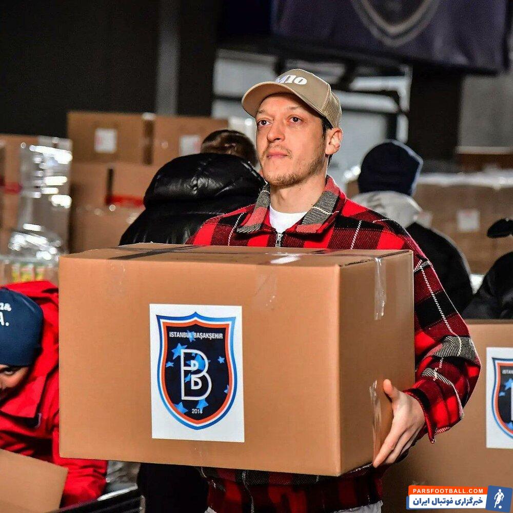 ترکیه ؛ مسوت اوزیل در حال جمع آوری کمک برای زلزله زدگان ترکیه