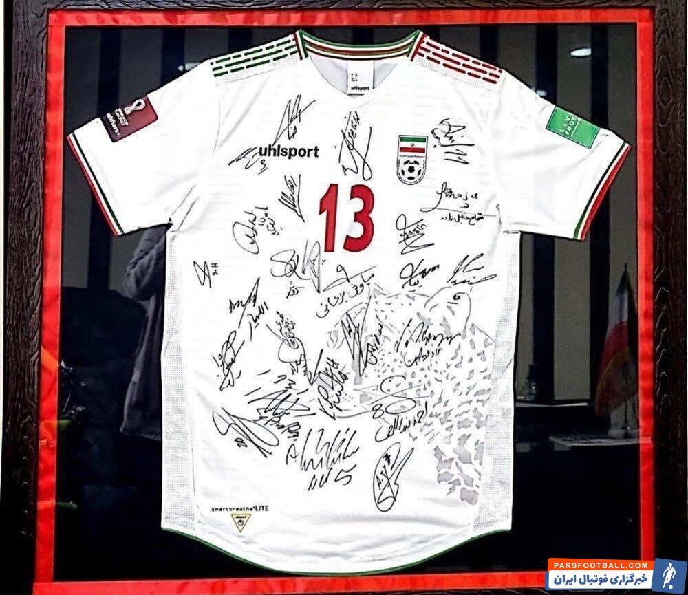 کنعانی زادگان و فروش پیراهن تیم ملی برای کمک به زلزله زدگان خوی