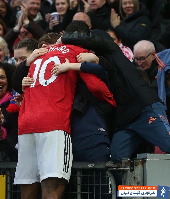 رشفورد به دنبال اهدای پیراهنش به هواداری که شادی گلش را همراهش انجام داد