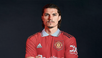 یونایتد ؛ ژست سابیتزر شبیه به اریک کانتونا