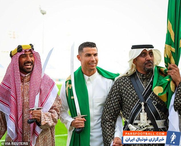 حضور عجیب کریستیانو رونالدو با لباس و شمشیر در مراسم سنتی عربستانی ها