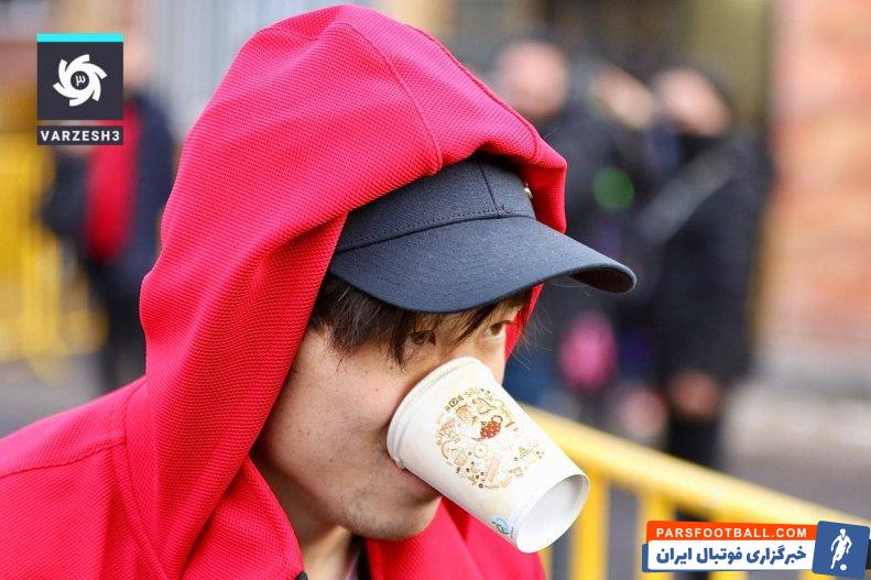 پوشش جالب یوکیا سوگیتا در خلال دیدار فولاد و تراکتور روی نیمکت