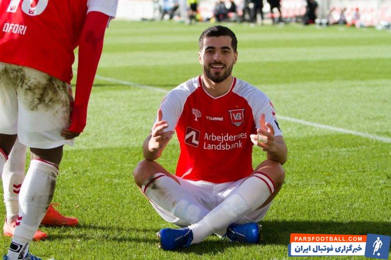 عزت اللهی ؛ خوشحالی عزت اللهی به تقلید از رشفورد و هالند