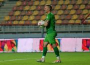 فولاد ؛ ده بخیه روی سر کریستوفر کنت