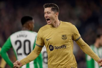 پیروزی ارزشمند خارج از خانه بارسلونا برابر بتیس با گل های رافینیا و لواندوفسکی