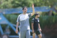 خسرو حیدری مربی استقلال مورد سوء قصد از سوی چند زورگیر قرار گرفت