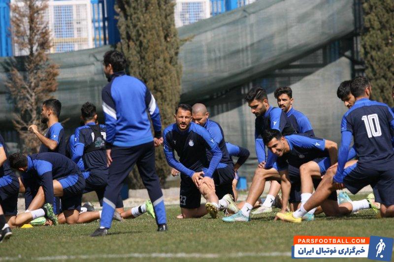 پرش های بلند با توپ در تمرین استقلال برای دیدار با گل گهر