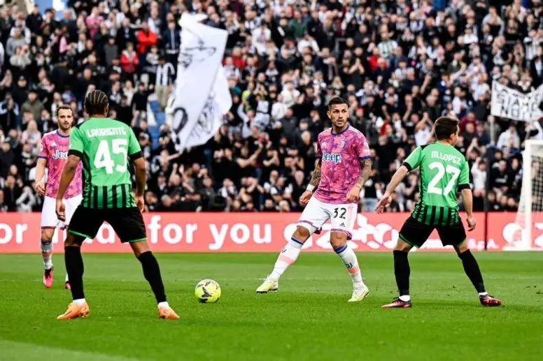 فاجولی ؛ اشک های فاجولی روی نیمکت پس از تعویض