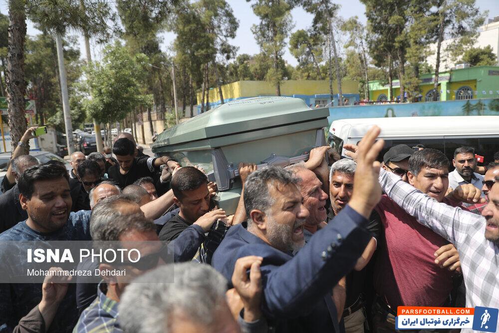 تصاویر تلخ از خاکسپاری خلیل عقاب با حضور هادی چوپان