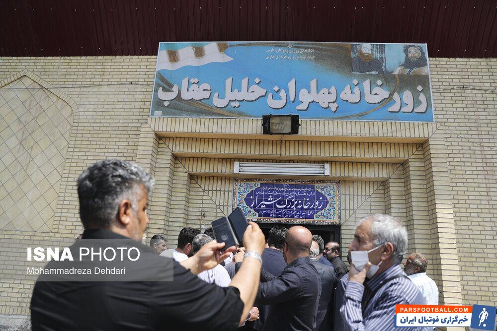 تصاویر تلخ از خاکسپاری خلیل عقاب با حضور هادی چوپان